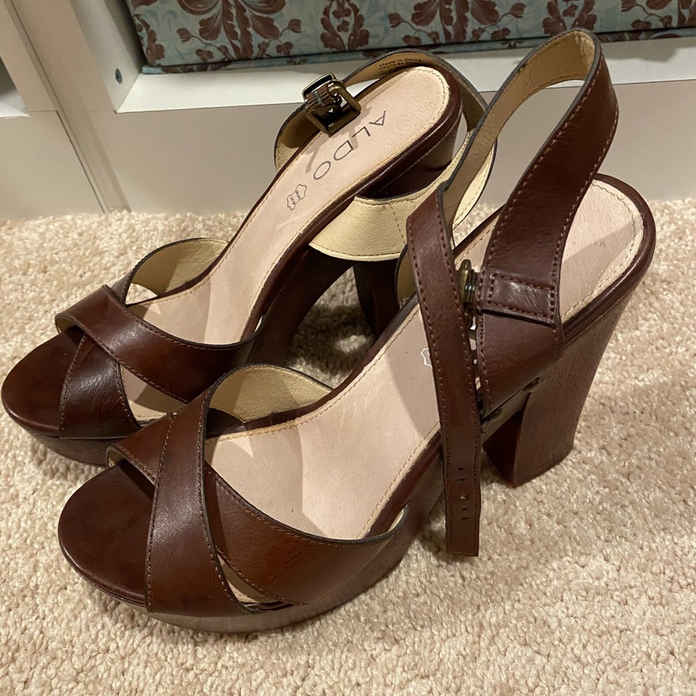 Aldo sandals size 10